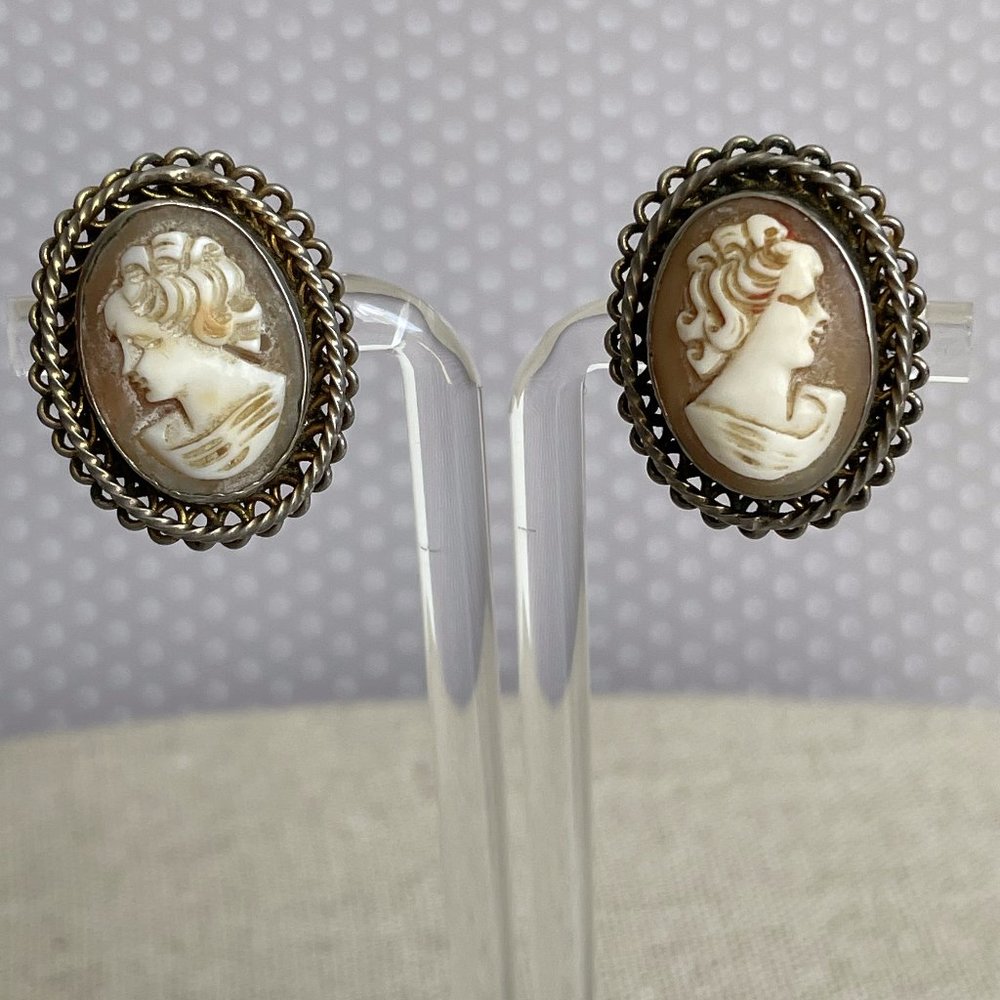 Vintage Vendome Cameo Shell Hand Carved Clip On Earrings 1” RARE